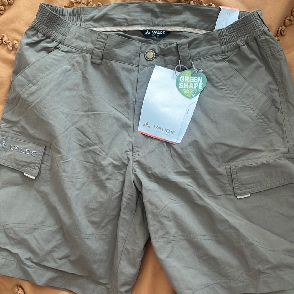 Men’s Vaude Farley Bermuda IV shorts—brand new
